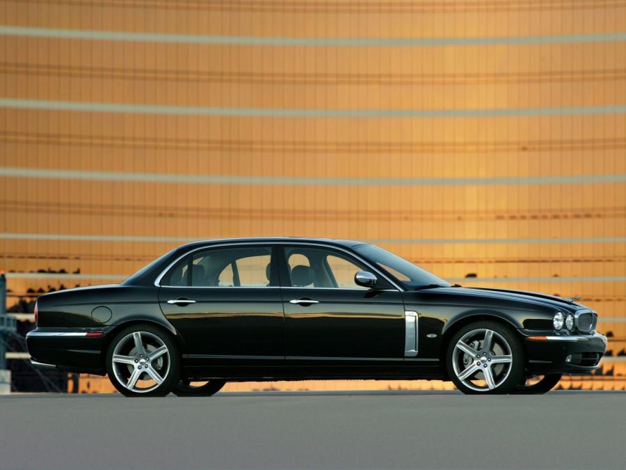  Jaguar XJ Super V8 Portfolio 2006 года  (фото 3 из 13)